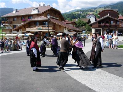 Danse à 4 couples, grande ronde
