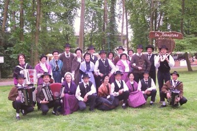 Le groupe folklorique de Cordon, village Savoyard, près du Mont-Blanc